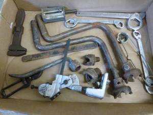 lot 117 image: Specialty Tools