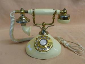 lot 124 image: Vintage Telephone