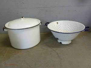 lot 182 image: Vintage Enamelware