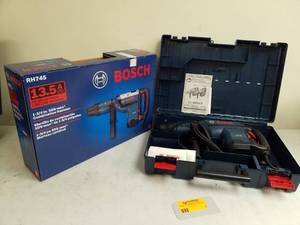 lot 7 image: Bosch 1-34in. SDS-max Combination Hammer RH745