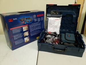 lot 11 image: 2016 Bosch Dual Plane Leveling and Alignment Laser GLL 2-80