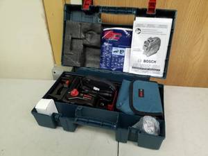 lot 17 image: Bosch 360-Degree Three-Plane Leveling and Alignment Laser 12VDC GLL3-330C