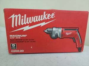 lot 27 image: Milwaukee Magnum 38in. Drill 0202-20