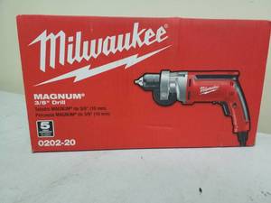 lot 28 image: Milwaukee Magnum 38in. Drill 0202-20
