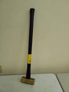 lot 56 image: Mummy Products 7lb. Brass Hammer 800mm Fiberglass Rubber Grip Handle