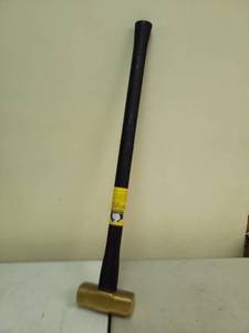 lot 57 image: Mummy Products 7lb. Brass Hammer 800mm Fiberglass Rubber Grip Handle