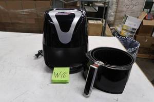 lot W16 image: Insignia - 3.2qt Digital Air Fryer - Black
