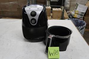 lot W18 image: Insignia - 3.2qt Digital Air Fryer - Black
