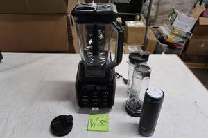 lot W34 image: Ninja Smart Screen Blender DUO with FreshVac Technology