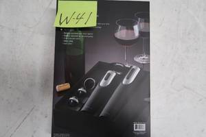lot W41 image: Brookstone Automatic Wine Gift Set
