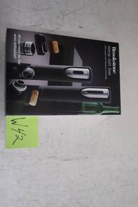 lot W42 image: Brookstone Automatic Wine Gift Set