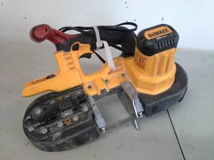 lot 1064 image: DeWalt 20VDC Cordless Band Saw DCS371, Charger