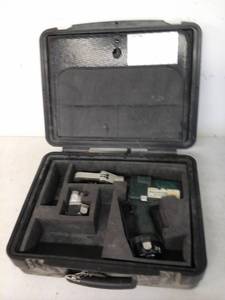 lot 2010 image: Greenlee Gator Pro ECCX 18VDC Cordless Battery Tool CCX, Battery, Padded Carry Case