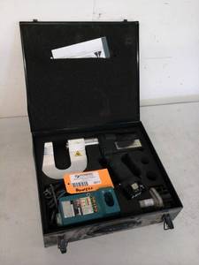 lot 2011 image: 14.4VDC Cordless Stud Punch, 2-Batteries, Makita Charger DC1413, Padded Case