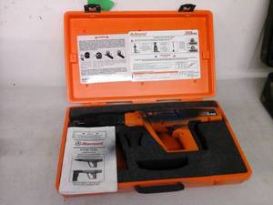 lot 2014 image: Ramset Viper XT540 Semi-Automatic Low Velocity Piston Type Fastening Tool, Operating Instruction Manual, Case
