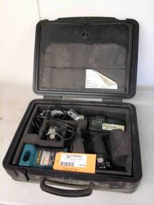 lot 2019 image: Greenlee Gator Pro ECCX 18VDC Cordless Battery Tool CCX, Makita Charger DC1803, 2-Battery, Padded Carry Case
