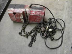 lot 2037 image: Amstar Duff-Norton Chain Hoist