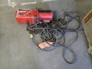 lot 2038 image: Dayton Chain Hoist