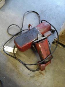 lot 2039 image: 12-Ton Chain Hoist