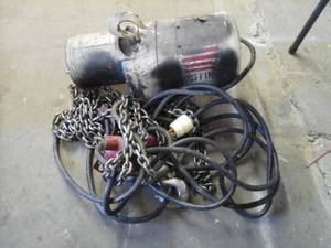 lot 2044 image: Coffing 1-Ton Chain Hoist