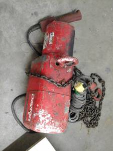 lot 2045 image: Dayton 12-Ton Chain Hoist