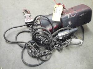 lot 2047 image: 2-Ton Chain Hoist
