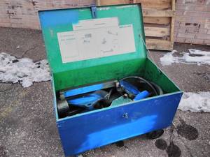lot 2059 image: Greenlee 882 Hydraulic Benders with Storage Box