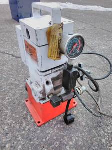 lot 2068 image: T&B Electric Hydraulic Pump 13600