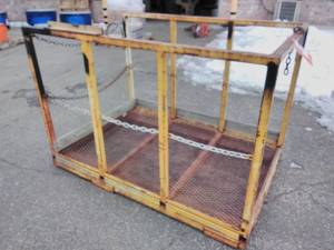lot 2072 image: Maintenance Basket Attachment