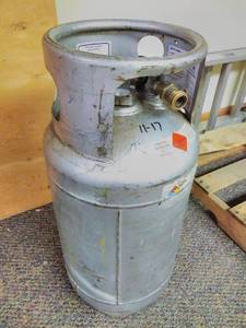 lot 134 image: Forklift Cylinder