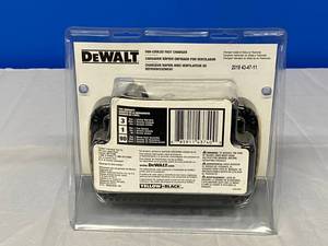 lot 7 image: DEWALT FAST CHARGER
