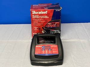 lot 21 image: DURALAST 85 AMP ENGINE STARTERBATTERY CHARGER