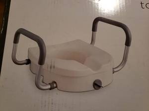 lot 29 image: Glacier Bay Elevated Toilet Seat 1002042832