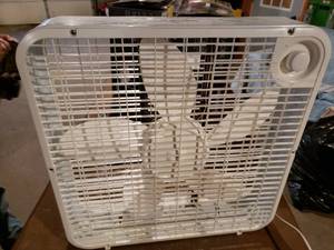 lot 30 image: Box Fan