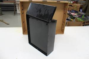 Locked Wall Mounted Mailbox w Keys