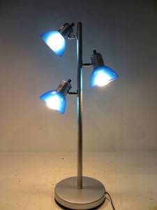 lot 18 image: 3-Bulb Table Lamp