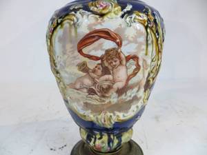 lot 19 image: Tabletop Lamp with Cherubs