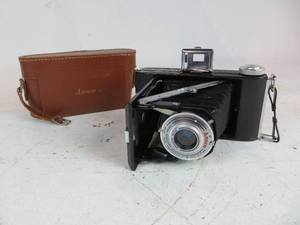 lot 27 image: VINTAGE Ansco Camera in Case