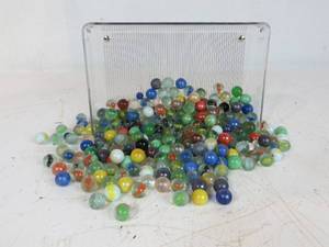 lot 41 image: Bunch of Marbles