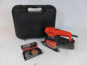 lot 44 image: Black & Decker Sandstorm 3-in-1 Sander