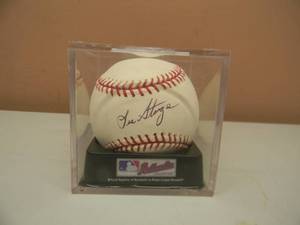 LIFELONG COLLECTION - MINNESOTA TWINS LEE STANGE SIGNED BASEBALL - LEE STANGE - ALL AUTOGRAPHS ARE GUARANTEED AUTHENTIC - SEE PICTURES