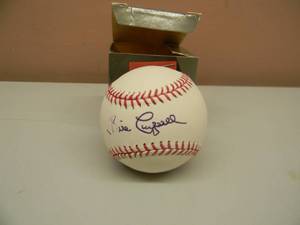 LIFELONG COLLECTION - MINNESOTA TWINS BILL CAMPBELL SIGNED BASEBALL - BILL CAMPBELL - ALL AUTOGRAPHS ARE GUARANTEED AUTHENTIC - SEE PICTURES