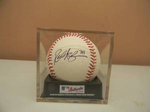 LIFELONG COLLECTION - MINNESOTA TWINS RICK AGUILERA SIGNED BASEBALL - RICK AGUILERA #38 - TWINS HOF CLASS OF 2008 - ALL AUTOGRAPHS ARE GUARANTEED AUTHENTIC - SEE PICTURES
