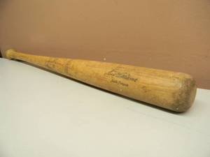 AWESOME VINTAGE TED WILLIAMS 1725 SEARS,ROEBUCK AND CO. BAT - GREAT COLLECTIBLE - APPROX 29 LONG - SEE PICTURES