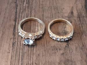 lot 16 image: 2-Rings