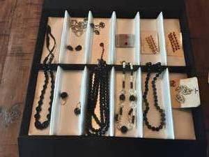 lot 34 image: Lot Of Vintage Jewelry-Black Glass Bead Choker (Lisner)