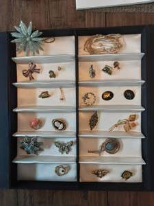 lot 41 image: Lot Of Misc. Brooches & Pins