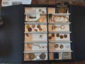 lot 42 image: Collectible (Rare) Monkees Guitar Pin, Tokens, Bicentenial Comemmorative, Cuff Links, Key Chains, Misc.