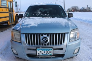 lot 4956 image: 2008 Mercury Mariner 4x4 V6