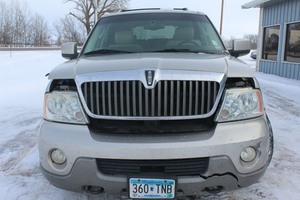 lot 4957 image: 2003 Lincoln Navigator 4x4